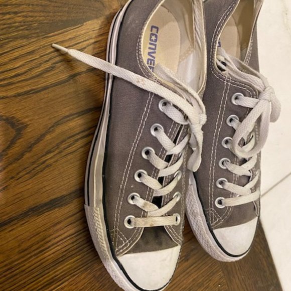 Clear Out-Converse original gray sneakers- great condition sz 9.5 - Picture 4 of 8